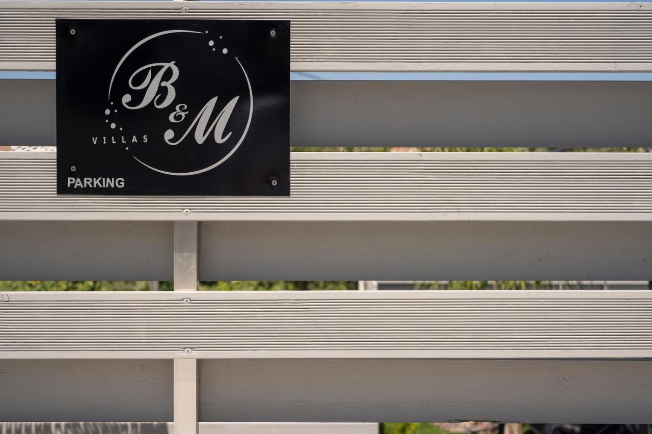 B&m *